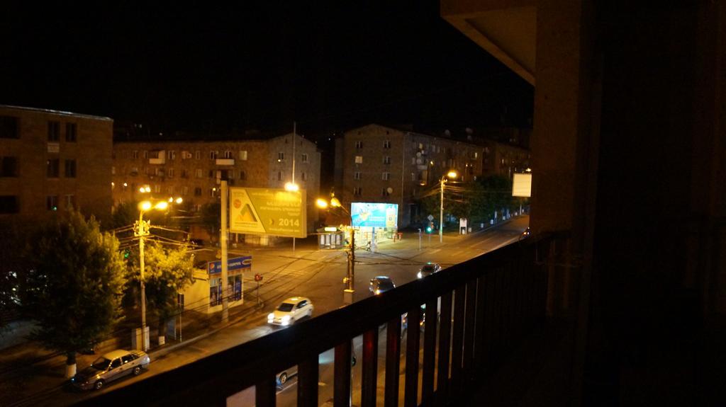 Metro Apartment Yerevan Exterior photo